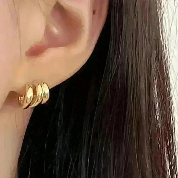 SOLD Three-Layer Circle Stud Earrings - Picture 2 of 3